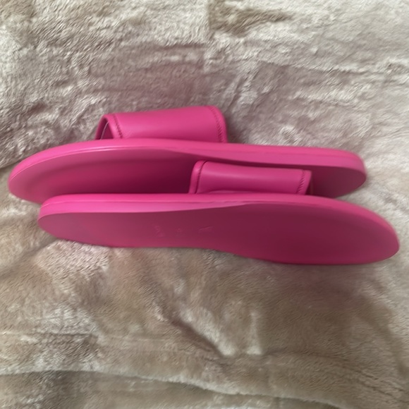 Louis Vuitton Slides/Sandals - Picture 13 of 16